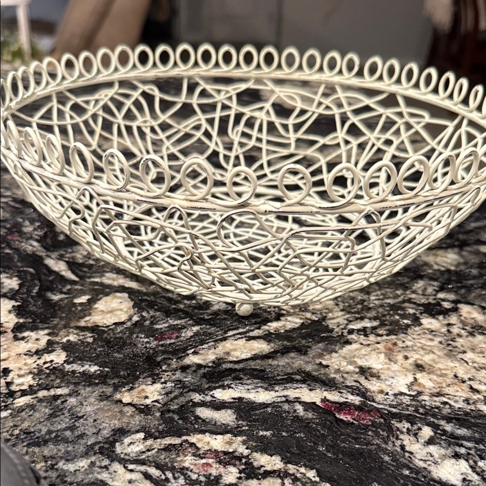 Elegant Cream Wire Fruit Bowl